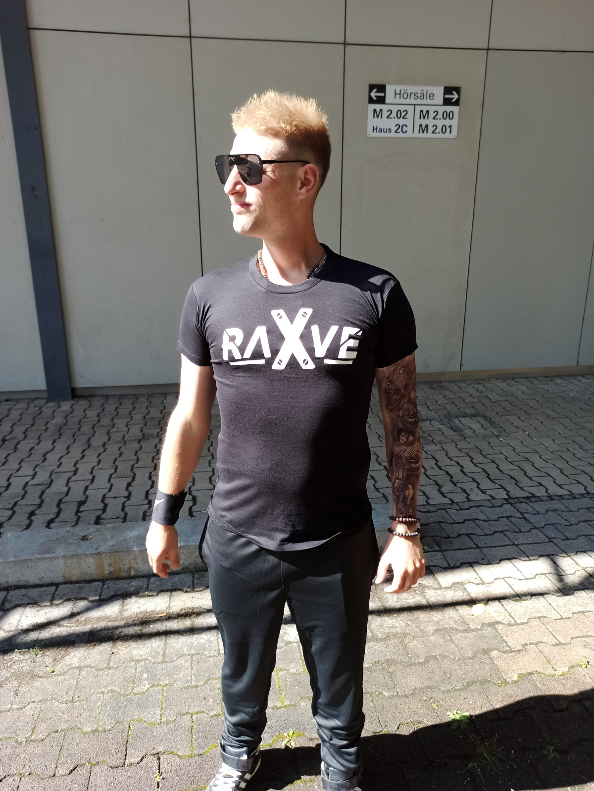 Techno Rave Shirt von RAVE X Model "RAVE x 2k21" in verschiedenen Farbkombinationen  