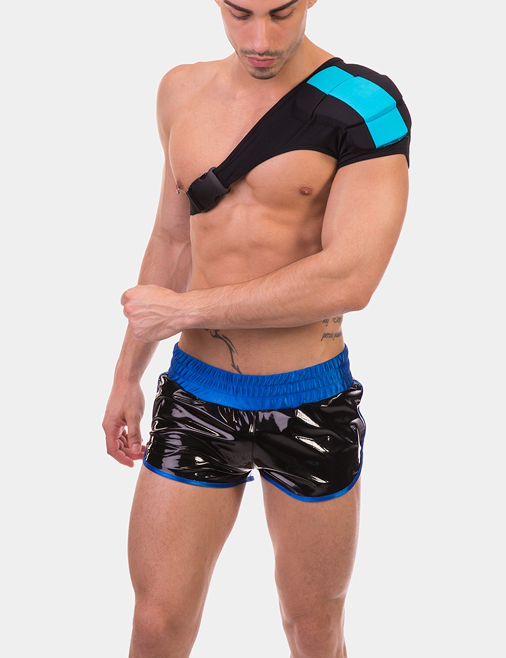 Disco Single Shoulder Pad  von Barcode Berlin Model " Pad  im Gaywear Fetisch Style 