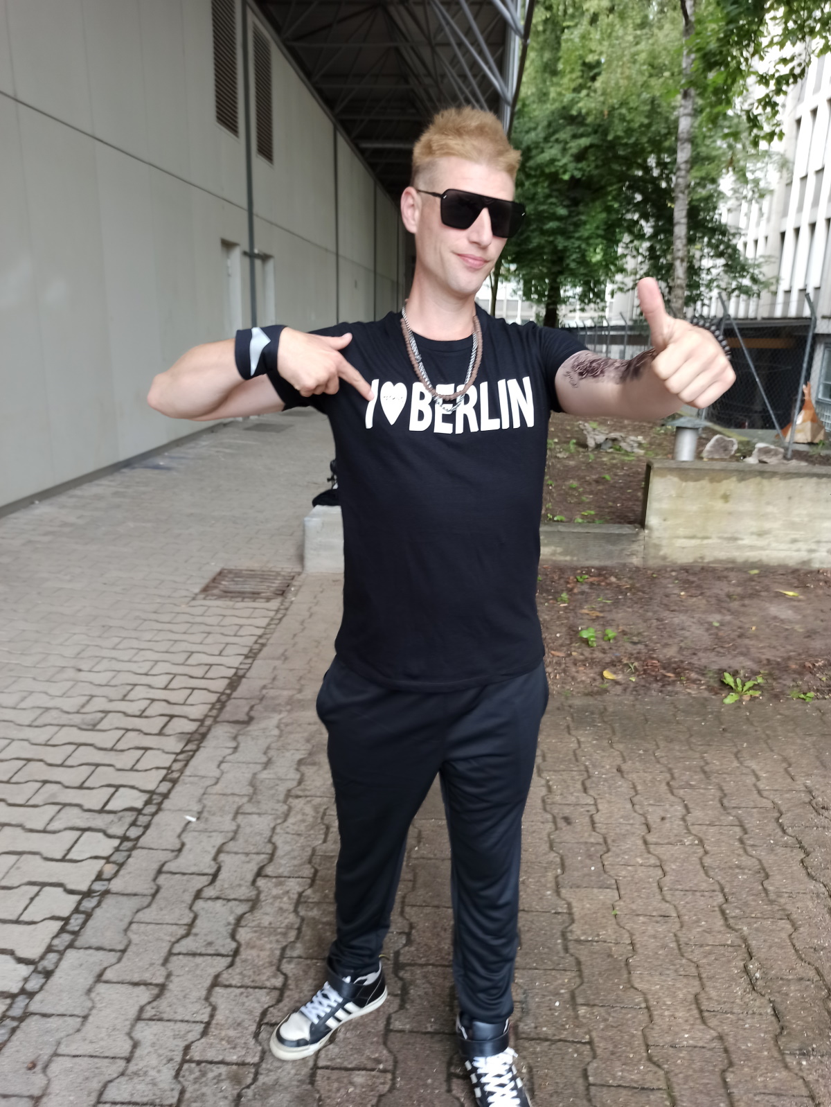 T-Shirt von SONICX Model "I LOVE TECHNO x CITY Berlin