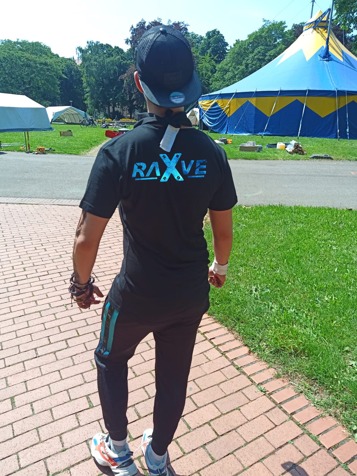 T-Shirt von Rave X Model "  Rave X 2k21"  Technoshirt in Space-Farben